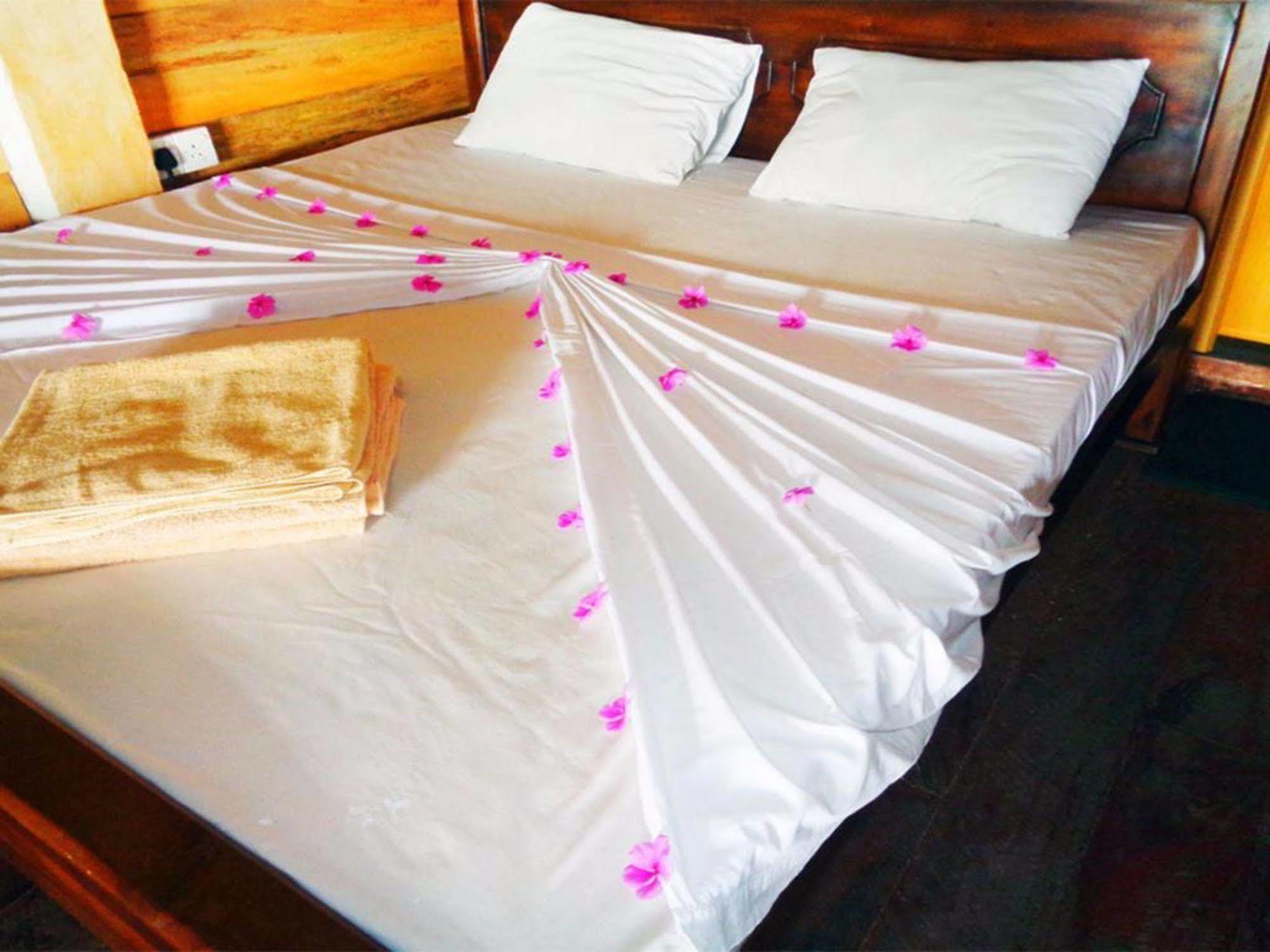 Reggae Zone Beach Resort Tangalle Extérieur photo